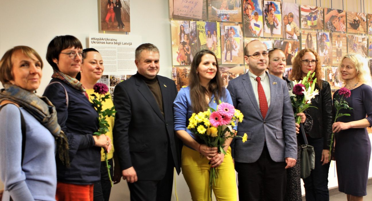 atklata-fotoizstade-kopa-ar-ukrainu-jurmalas-centralaja-biblioteka-tvjurmala-tvj-jurmala-tv-jurmalas-televizija-4