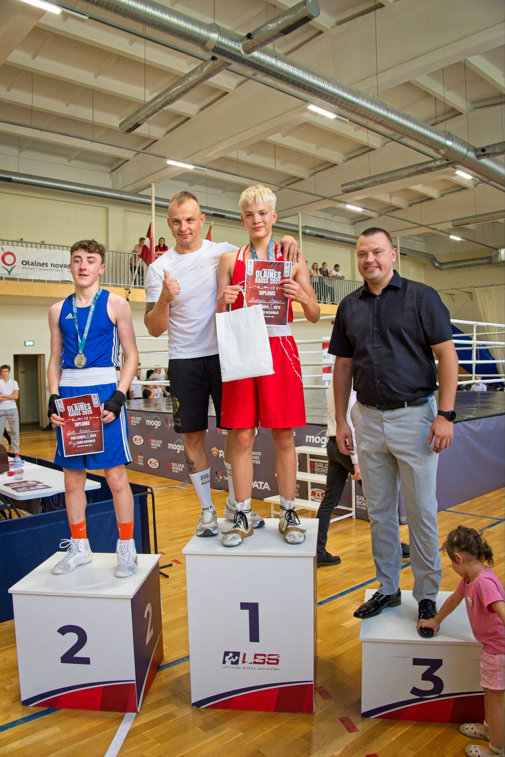 Sportisti uz pjedestāla